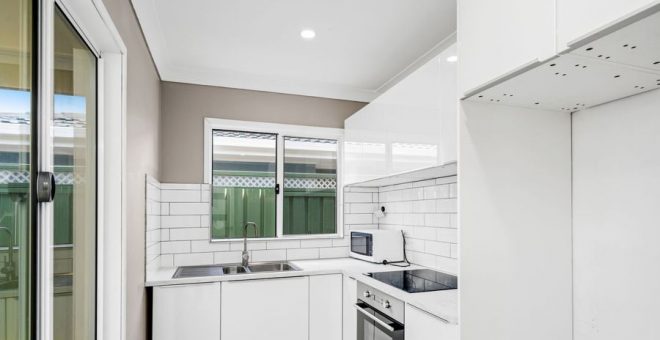 CLAREMONT MEADOWS NSW 20677215